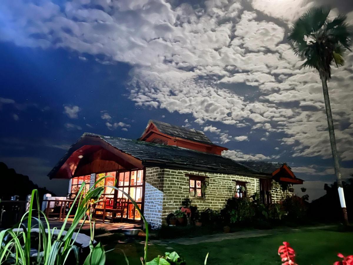 Es Deurali Resort Pokhara Extérieur photo