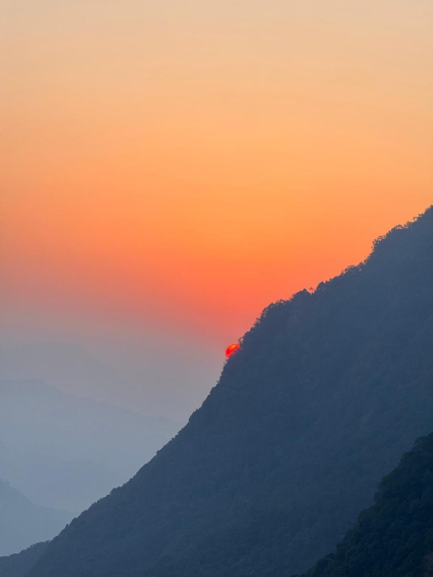 Es Deurali Resort Pokhara Extérieur photo