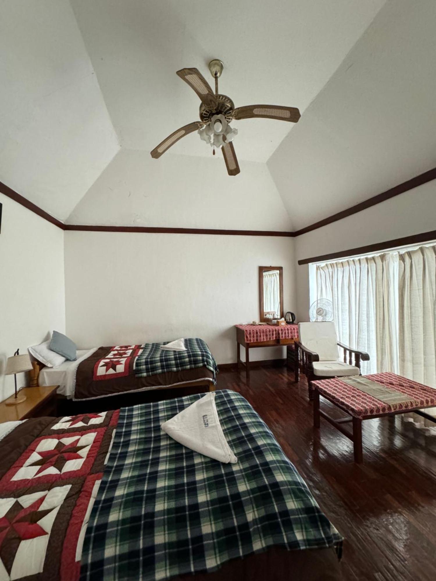 Es Deurali Resort Pokhara Extérieur photo
