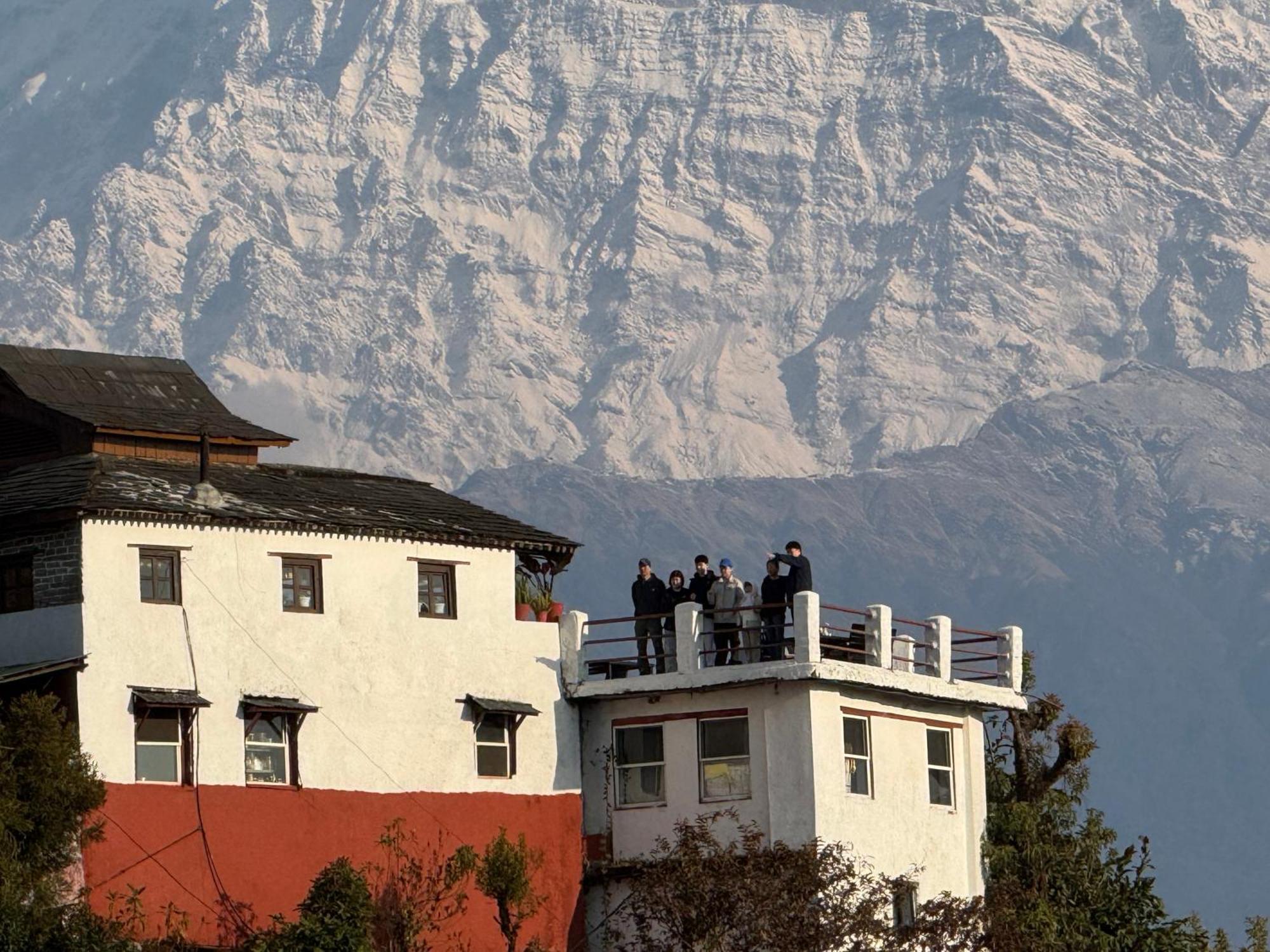 Es Deurali Resort Pokhara Extérieur photo